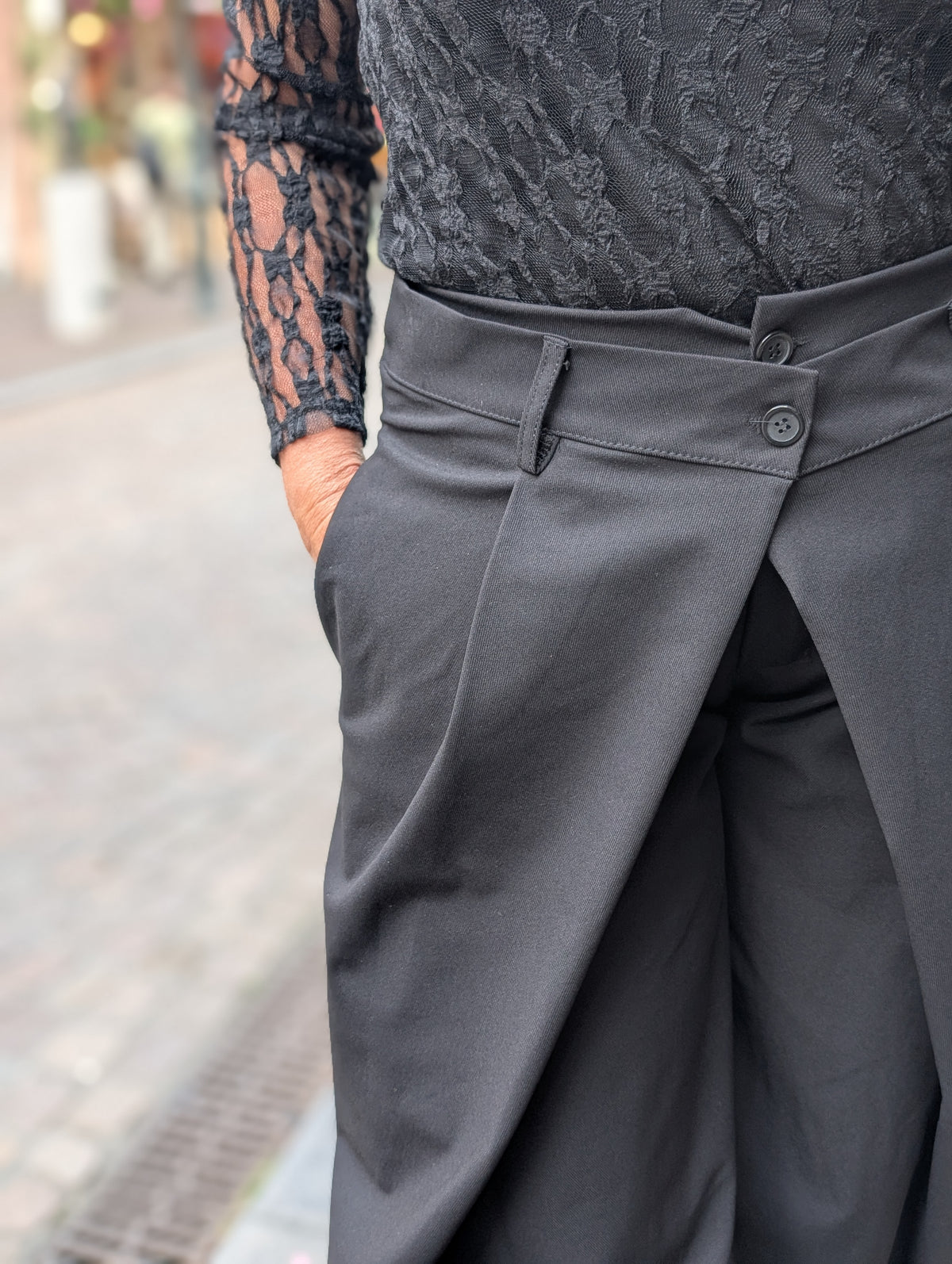 Zowi pantalon met overslagdetail - Zwart