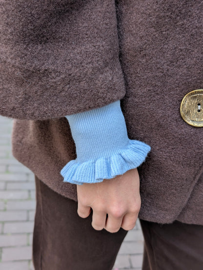 Karin tussen jas met mat gouden knopen - Bruin