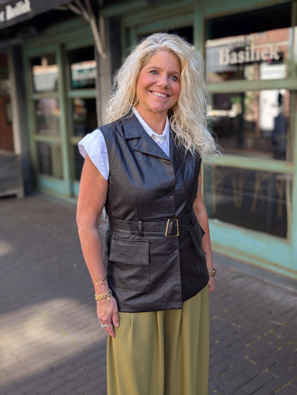 Faux leather gilet met riem - Donkerbruin