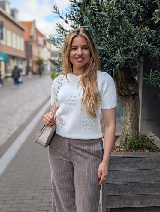 Mona trui met bloemetjes en kralen - Off white