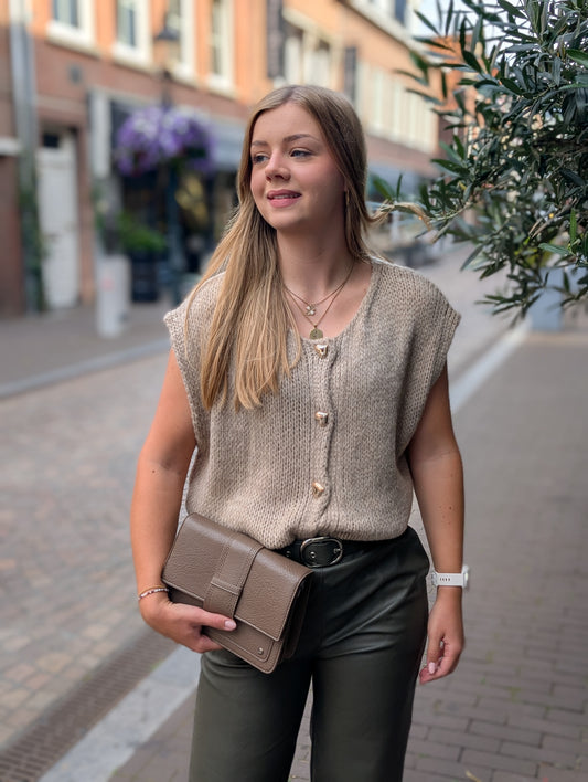Amalia gebreid gilet met hartjes knopen - Taupe