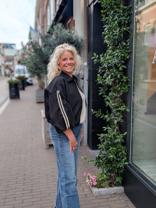 Jessy sportief jasje met strepen op de mouwen - Zwart / beige