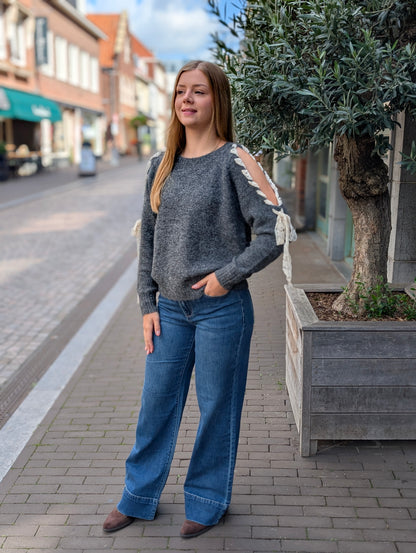 Nana trui met opengewerkte mouw - Antraciet met ecru kant