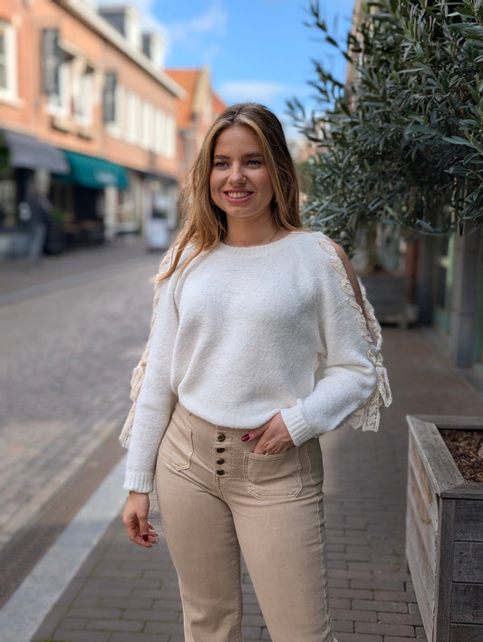Nana trui met opengewerkte mouw - Off white met ecru kant