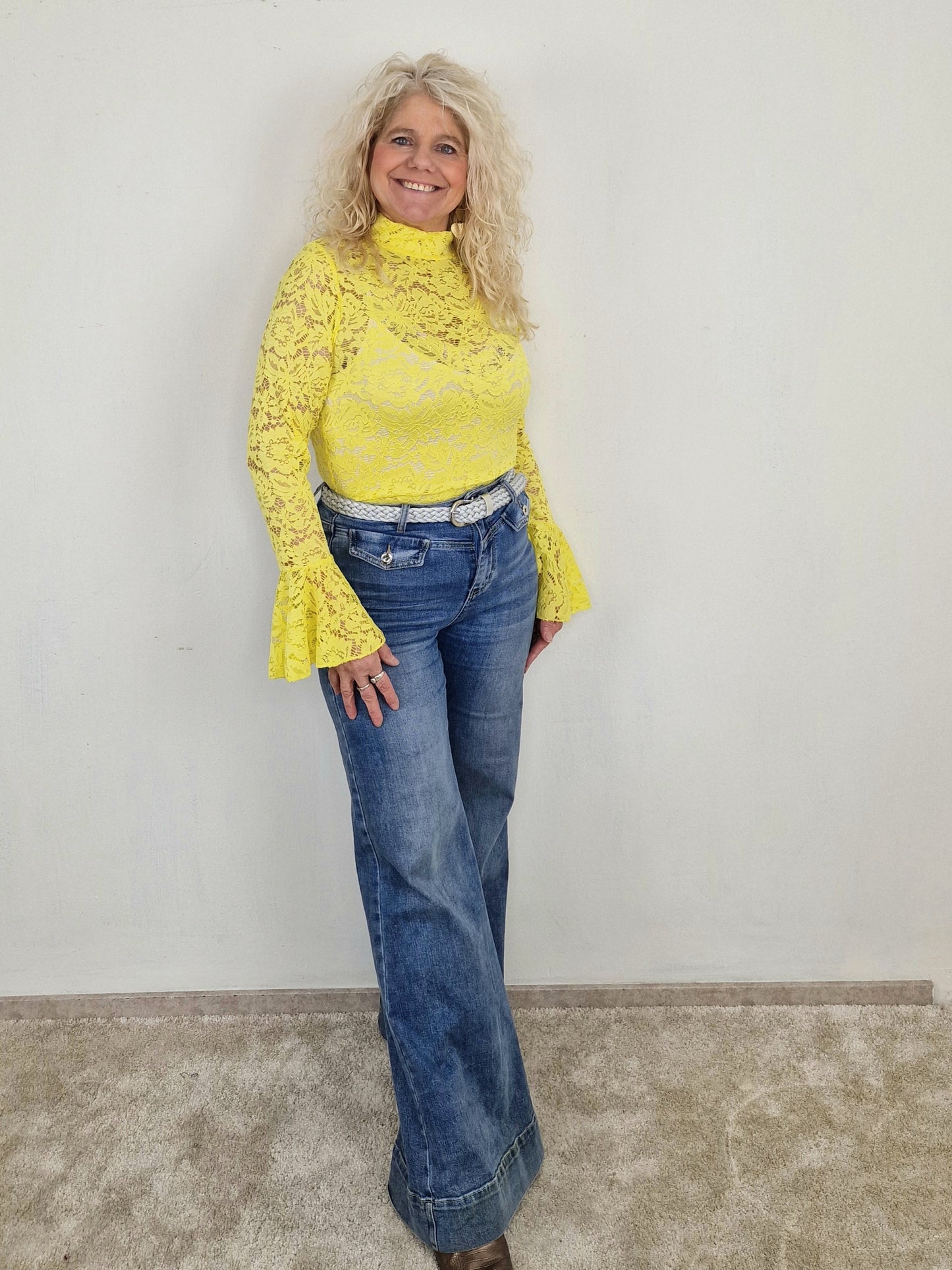 Lace top met flared mouwen Mace - Geel