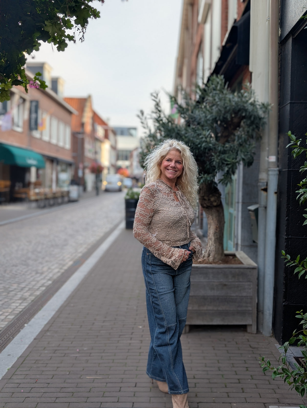 Paula kanten top met strik - Taupe