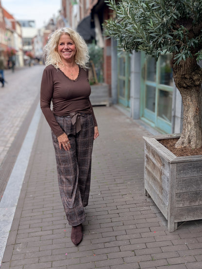 Minty basis shirt met v-hals en lange mouwen - Bruin