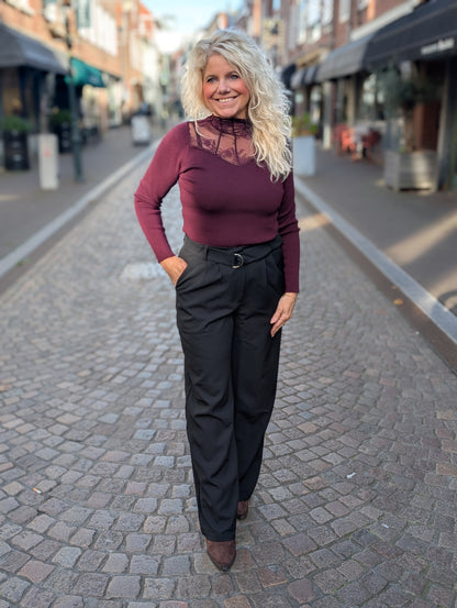 Top met kanten hals - Bruin