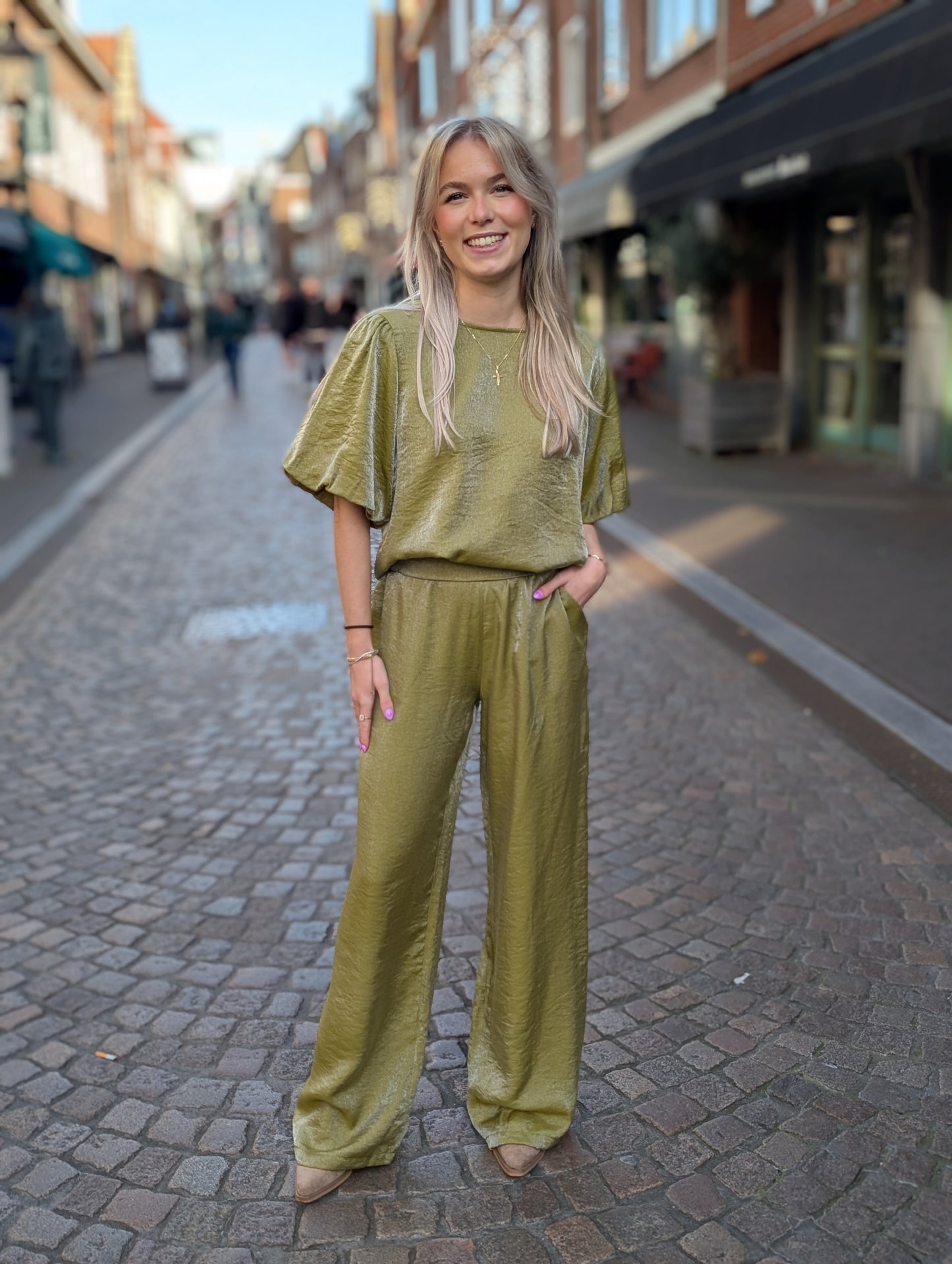 Zusss satijnen top met pofmouw