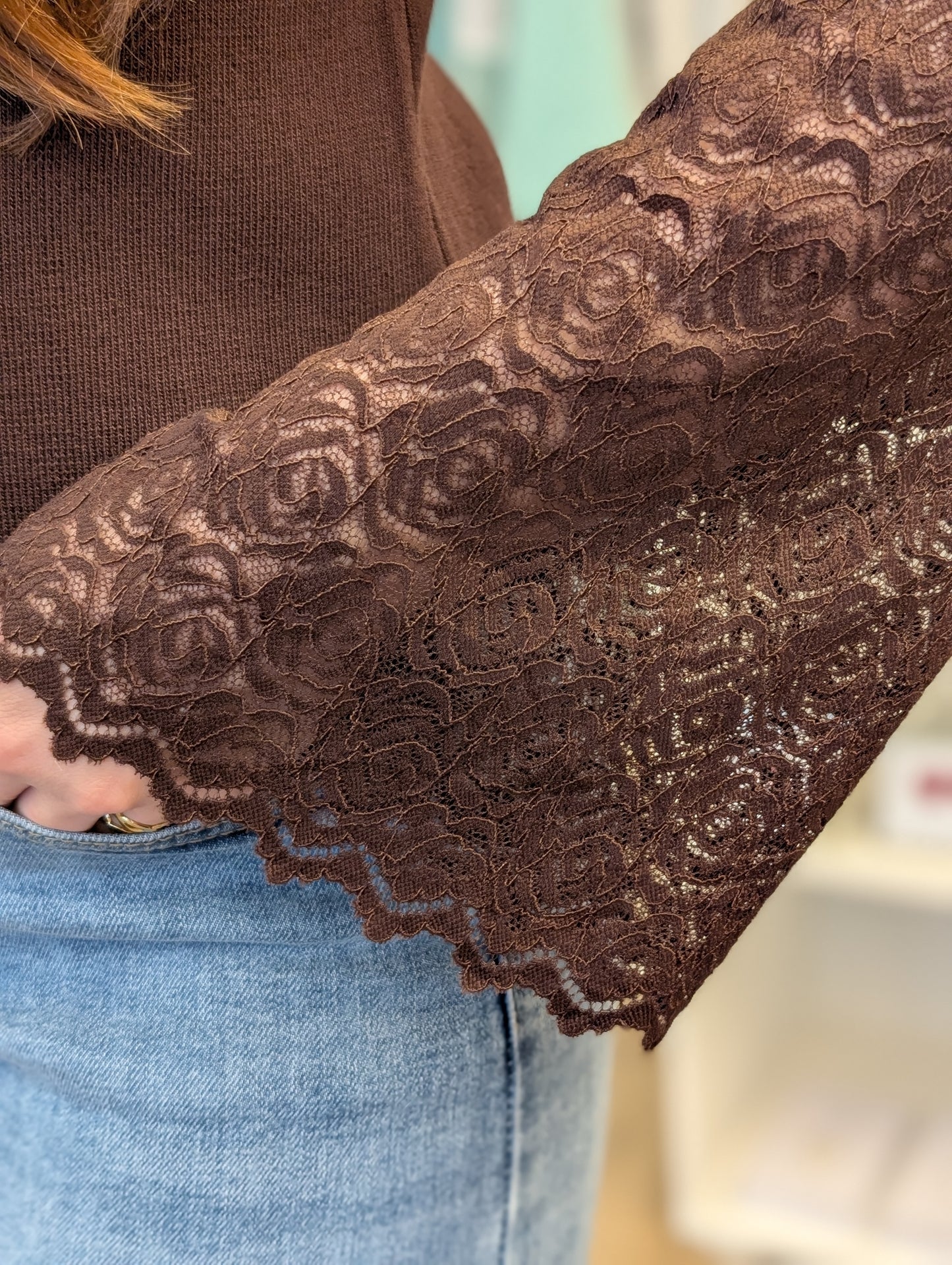 Bibi trui met kanten mouw - Bruin