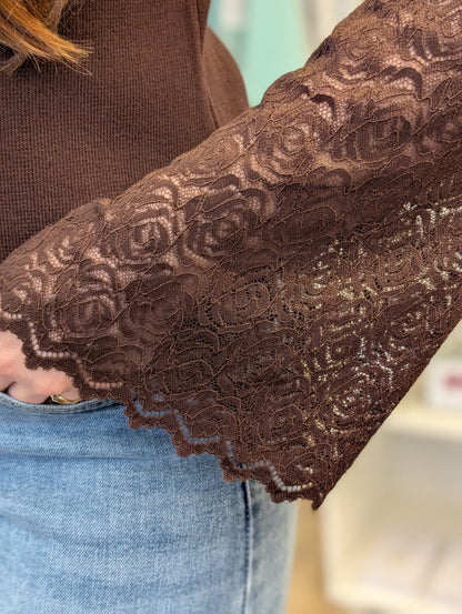 Bibi trui met kanten mouw - Bruin