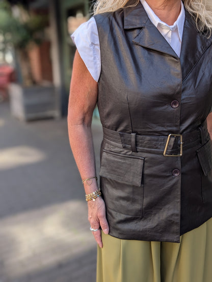 Faux leather gilet met riem - Donkerbruin
