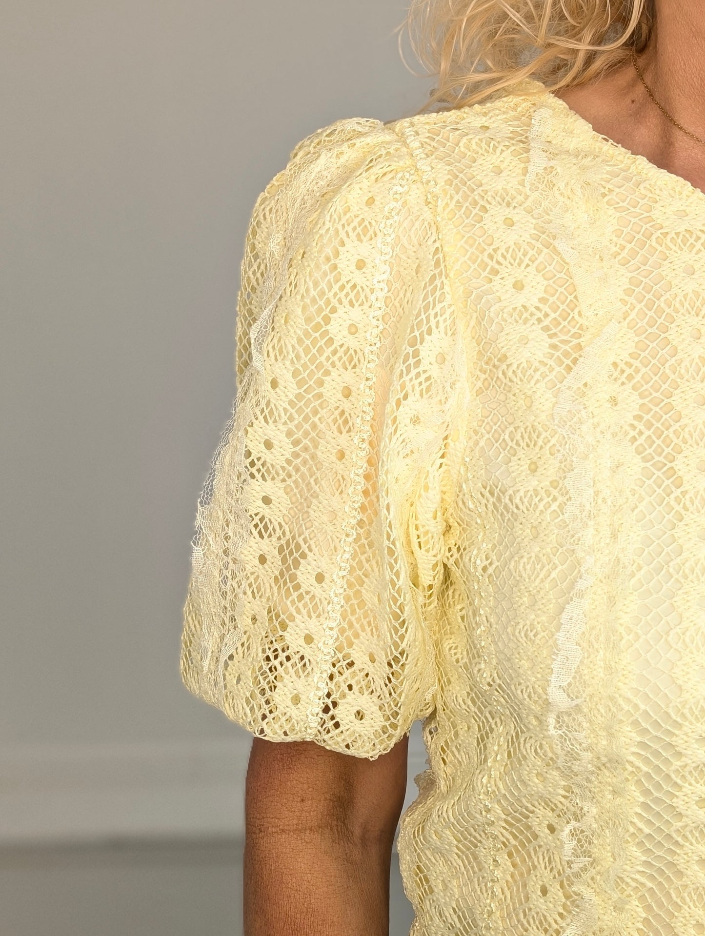 Sunny Lace Puff Top - Geel