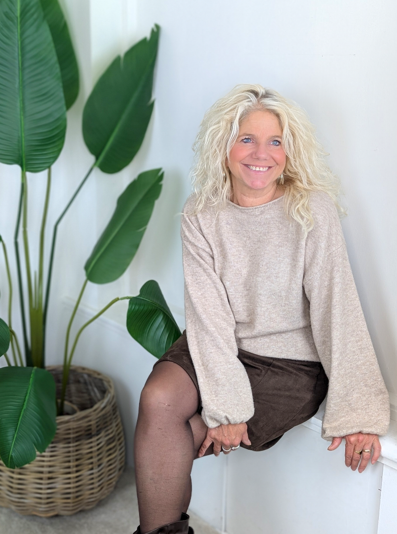 Sandra trui met elastiek onderin - Beige