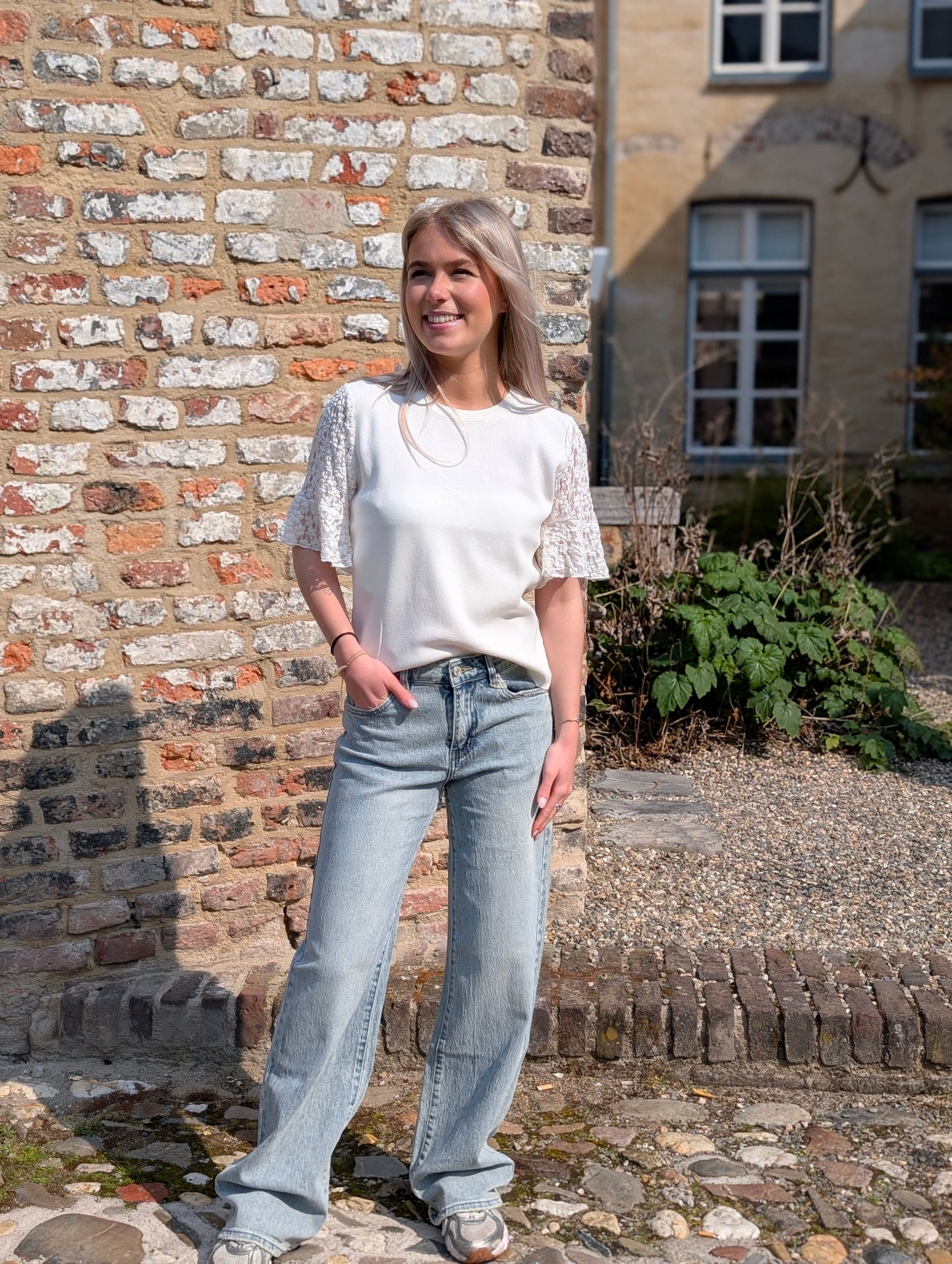 Aimee shirt met kanten bloemen mouwen - Wit