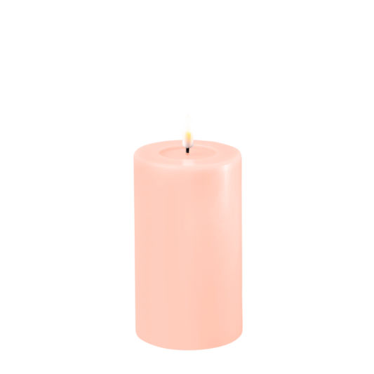 Led stomp kaars - licht roze 7,5x12,5 cm.